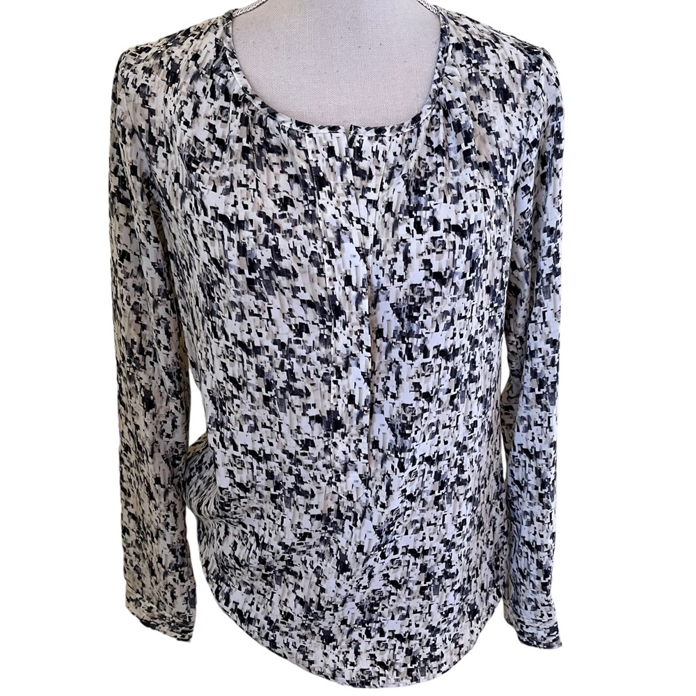 CAbi #3094 "Shatter" Print Snap Front Black/Beige/White Abstract Print Blouse